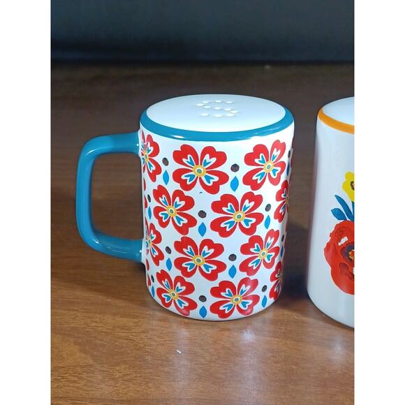 The Pioneer Woman Flea Market Salt & Pepper Shakers Excellent Condition - Picture 2 of 11